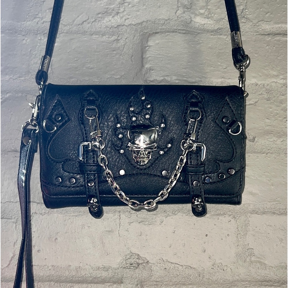 RARE VINTAGE SKULL CROSSBODY/WRISTLET 💀